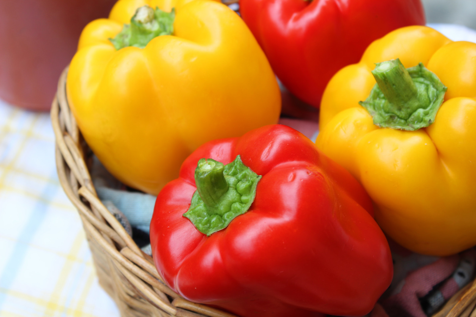 The Amazing Health Benefits of Eating Bell Peppers Regularly