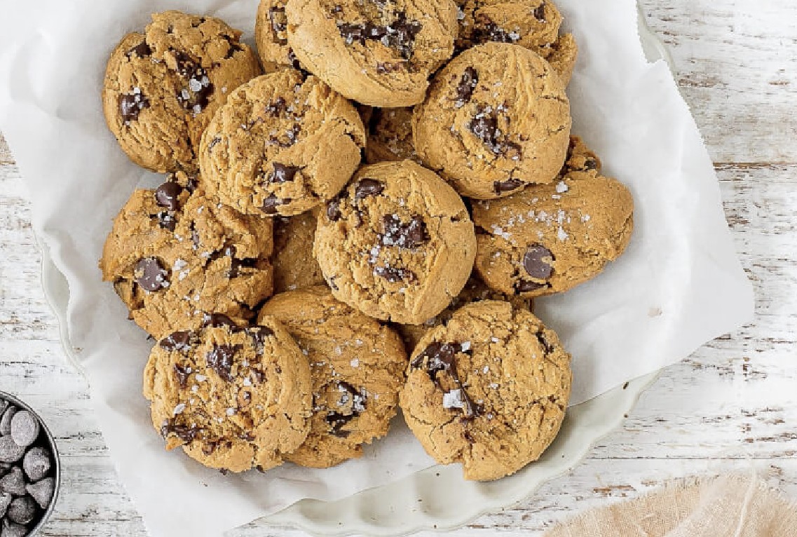 Flourless Peanut Butter Chocolate Chip Cookies