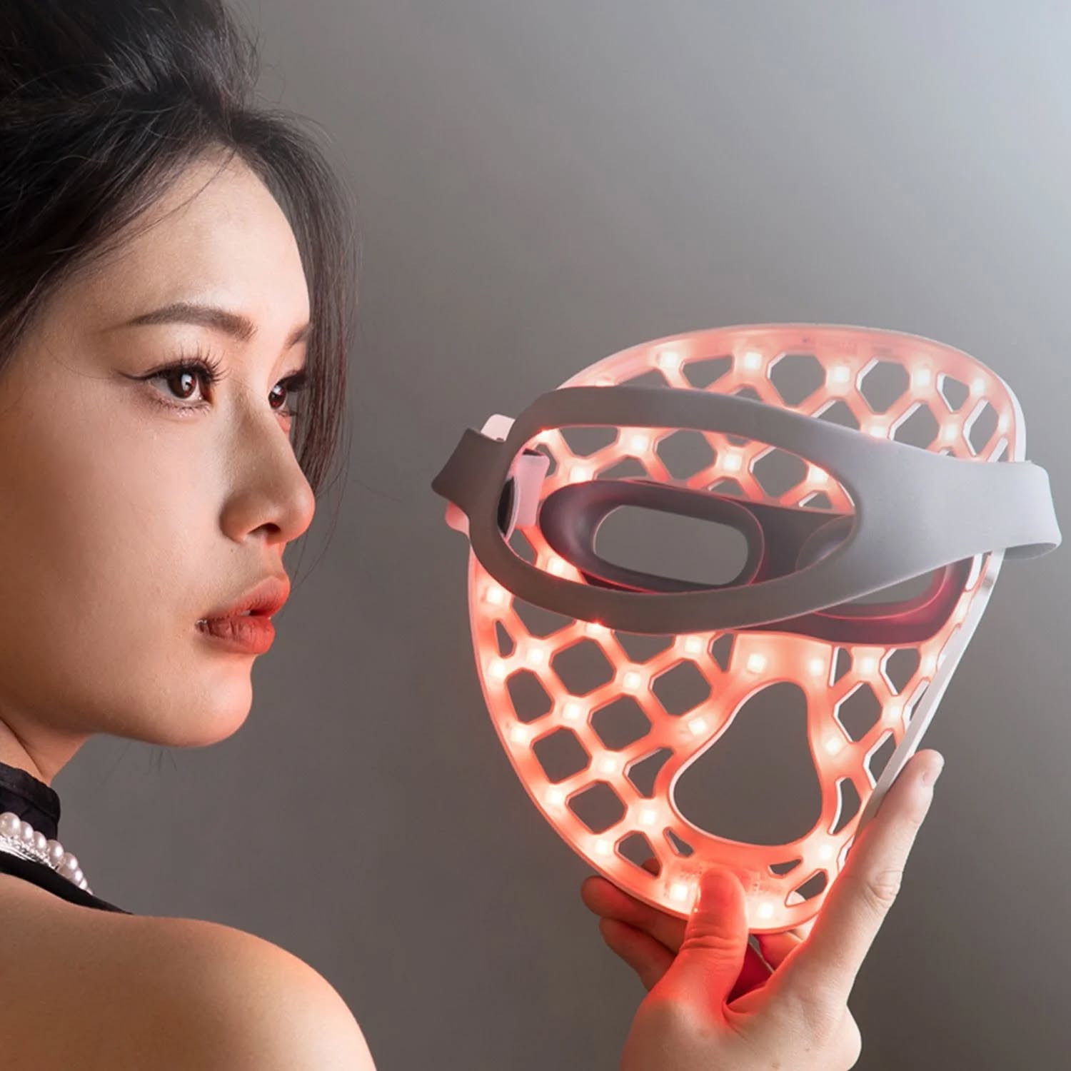 The Natural Glow: How Red Light Therapy Became a Game-Changer in My Holistic Skincare Routine