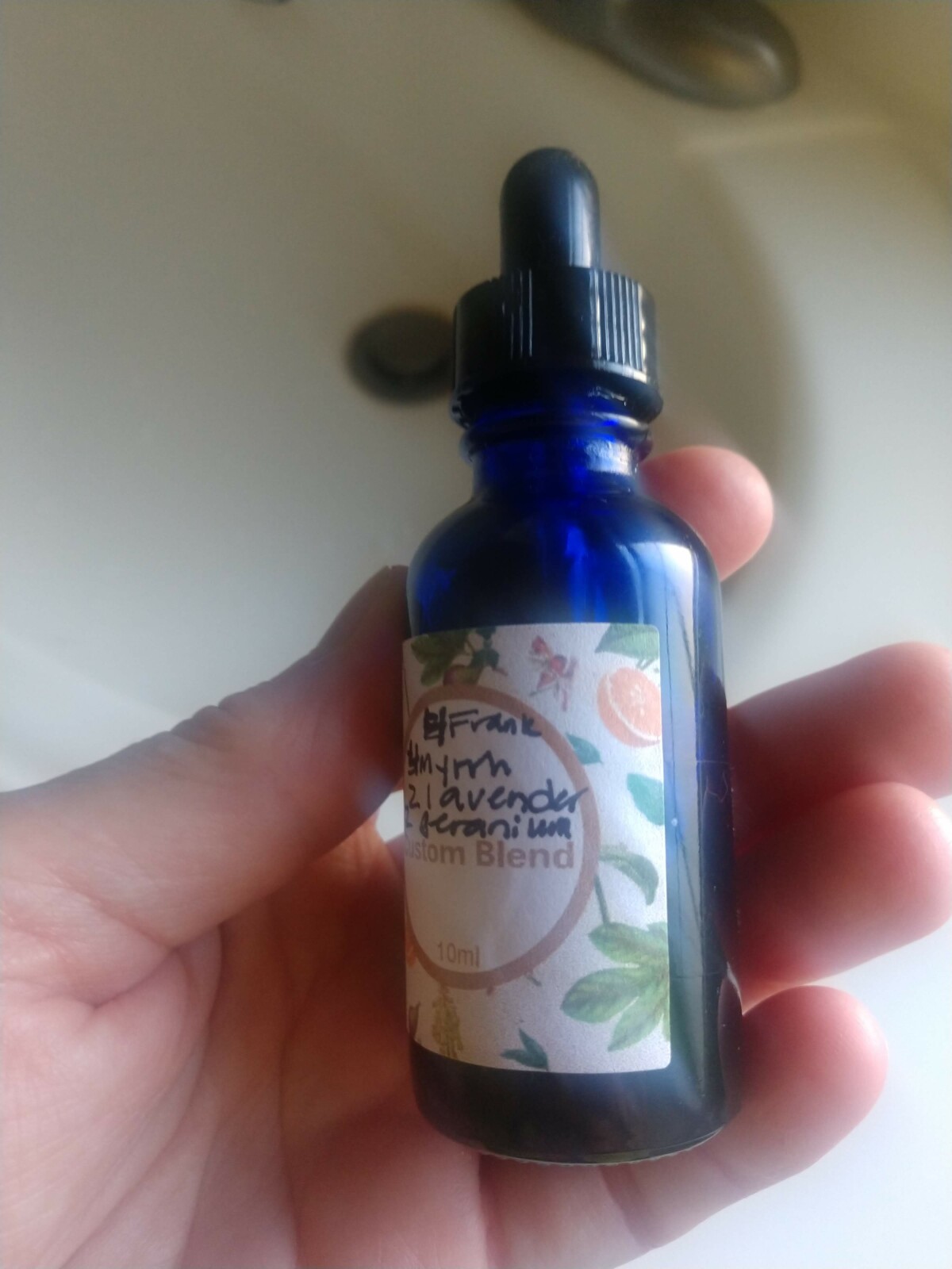 Face Serum DIY Recipe Dee Castelli · Aromatherapist Lemons and Sage