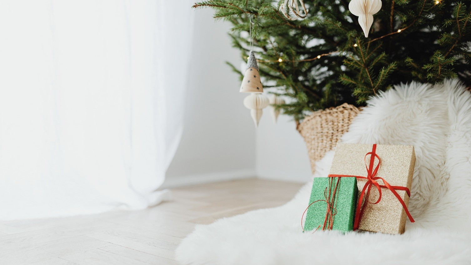 Easy Holiday Decorating Ideas for Minimal Stress and a Toxin-Free Home
