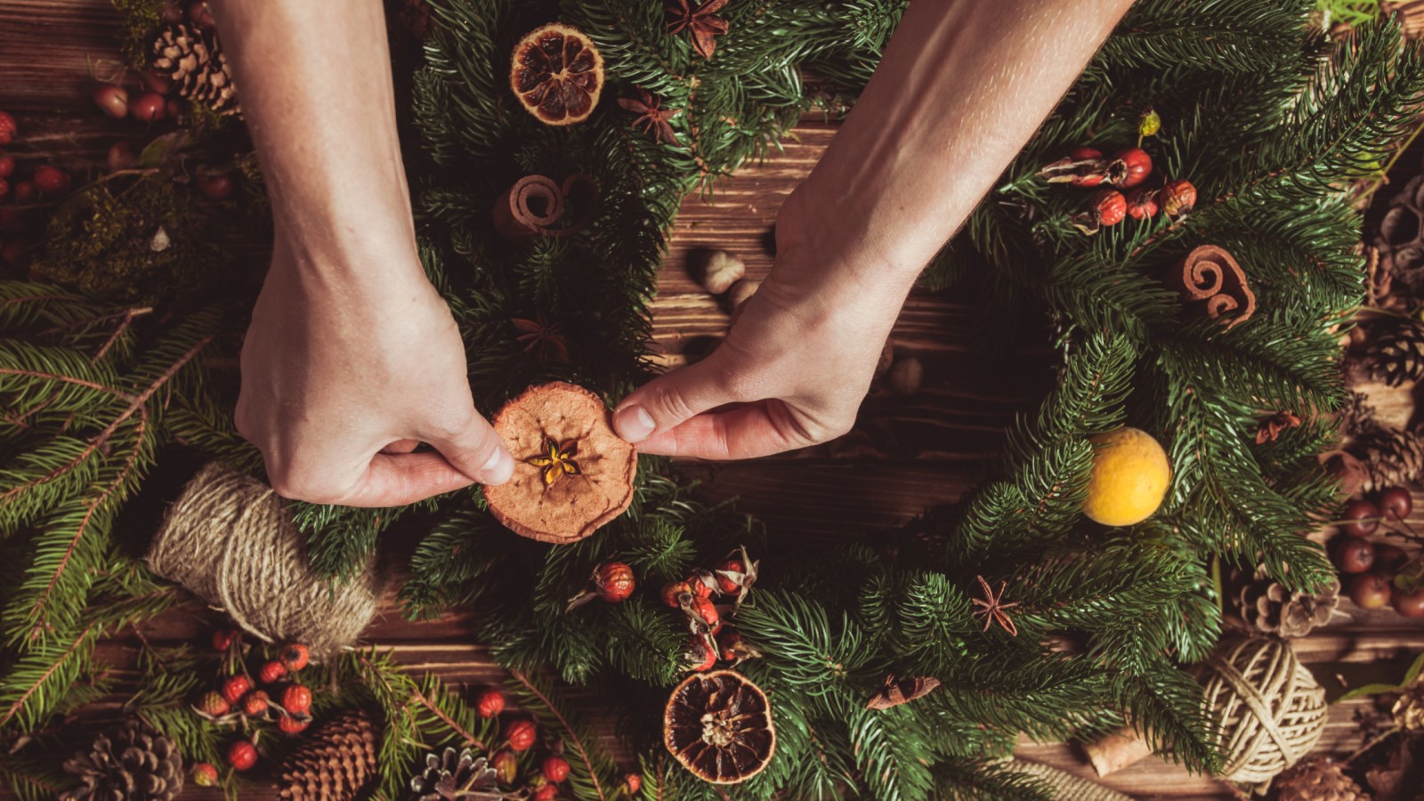 How to Create a Cozy, Low-Tox Holiday Atmosphere at Home: Simple Tips for Family Togetherness