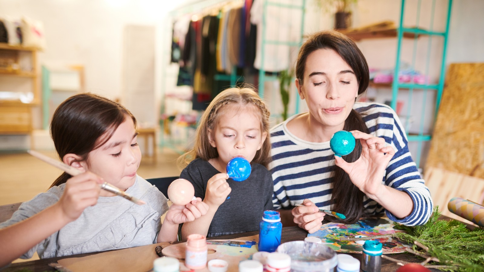 Simple and Heartwarming Low-Tox Holiday Traditions for Busy Homeschool Moms