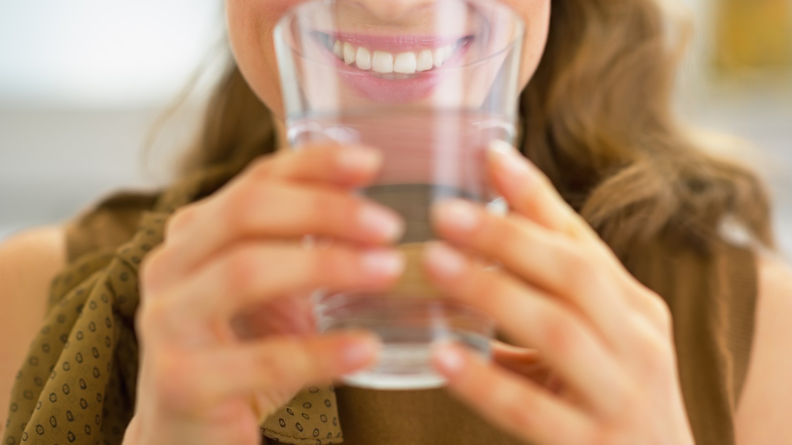 Hydrate for Energy & Focus: Low-Tox Swaps That Actually Help