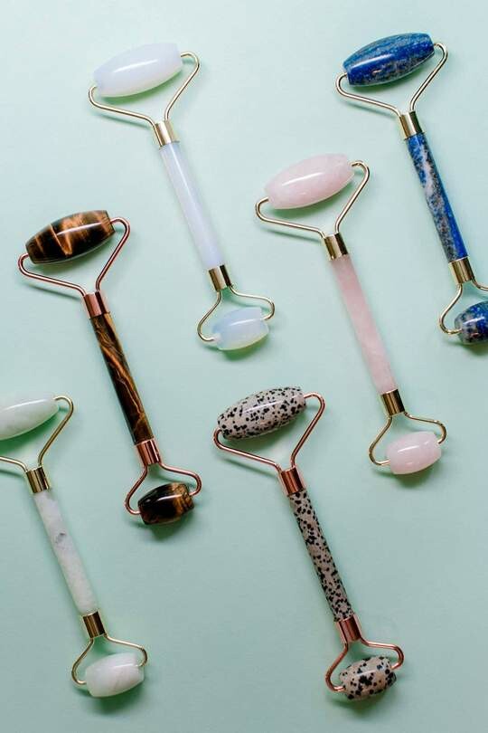 The Benefits of Using a Gemstone Facial Roller 