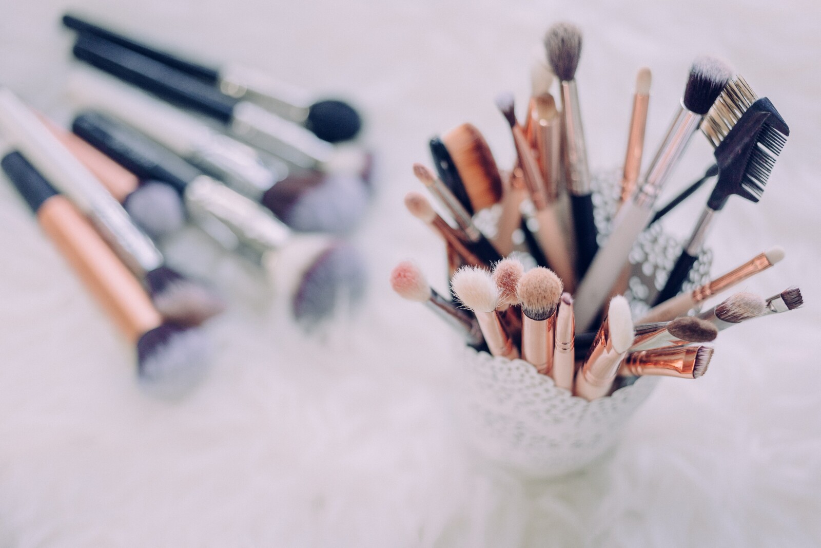 Makeup Brushes vs.Sponges vs Your Fingers. Does It Really Matter? 