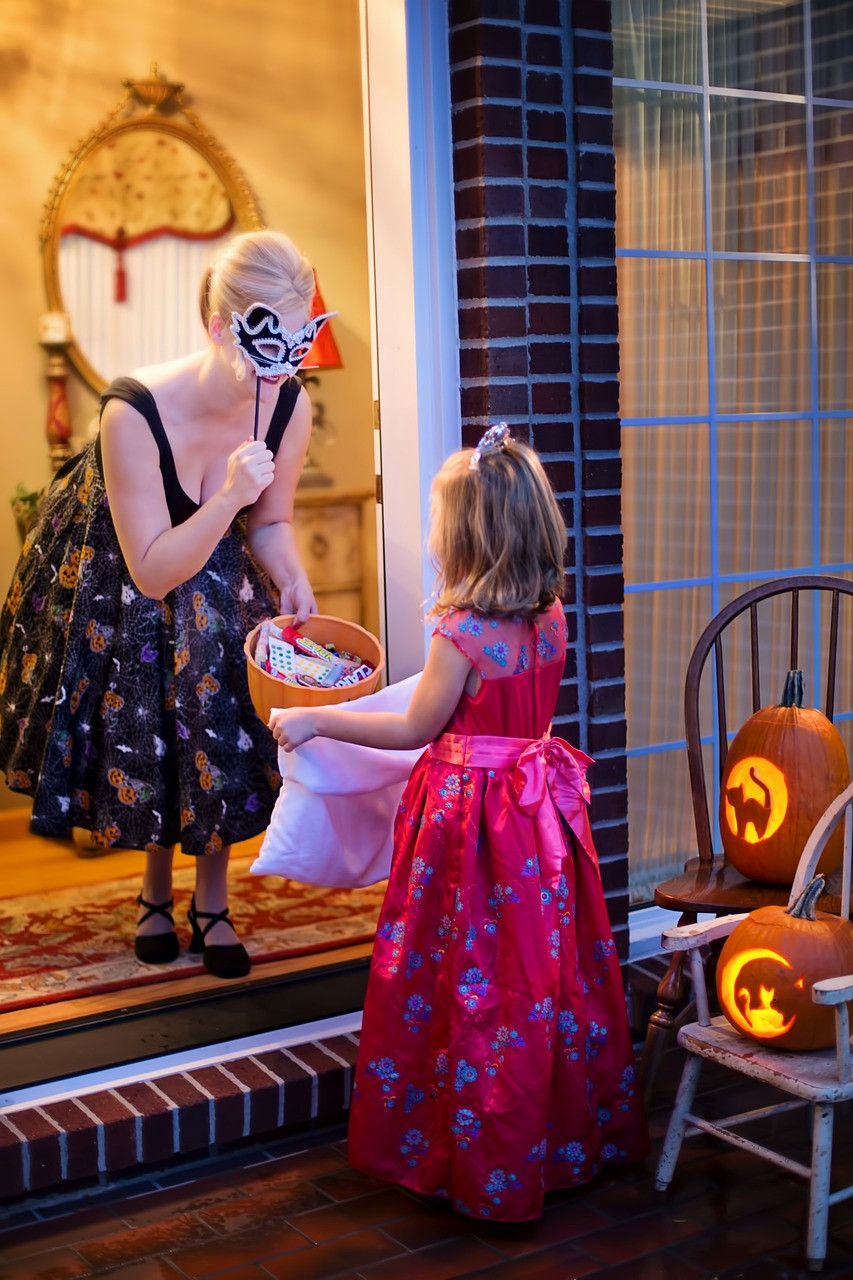 5 Fun and Inexpensive Alternatives to Halloween Candy Kids Will Love