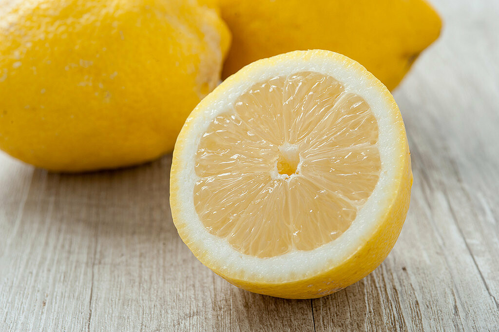 Does lemon water reduce inflammation?