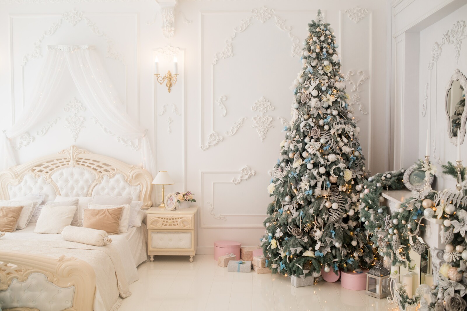How to Decorate a Magazine-Worthy Christmas Tree