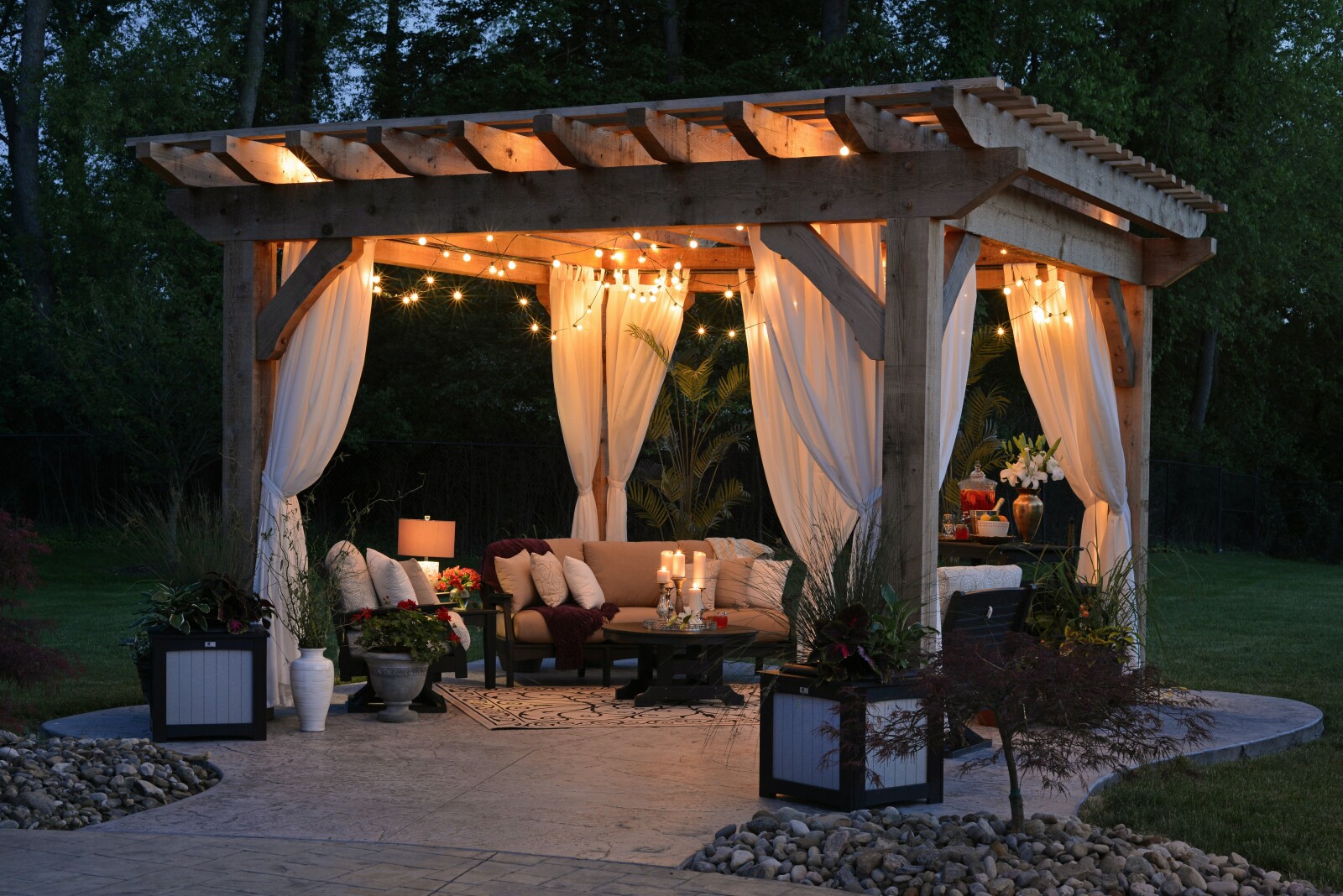 Create the Ultimate Outdoor Oasis in 4 Easy Steps