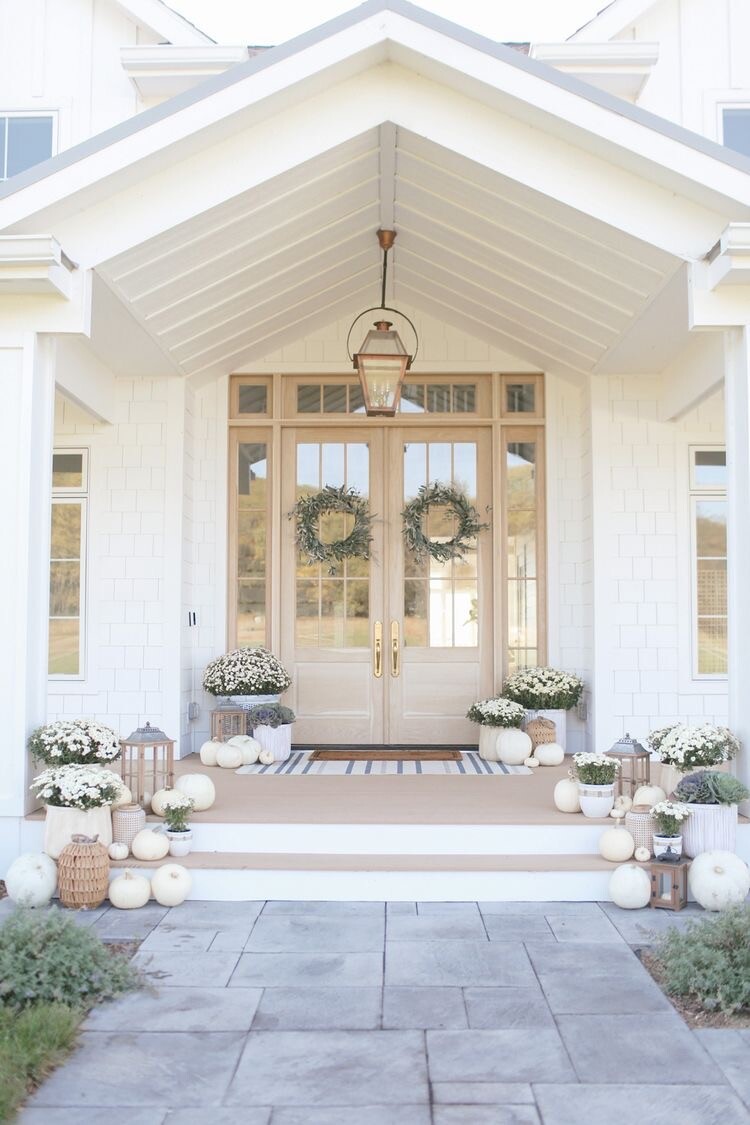 Perfect Fall Staples for your Front Porch this Season