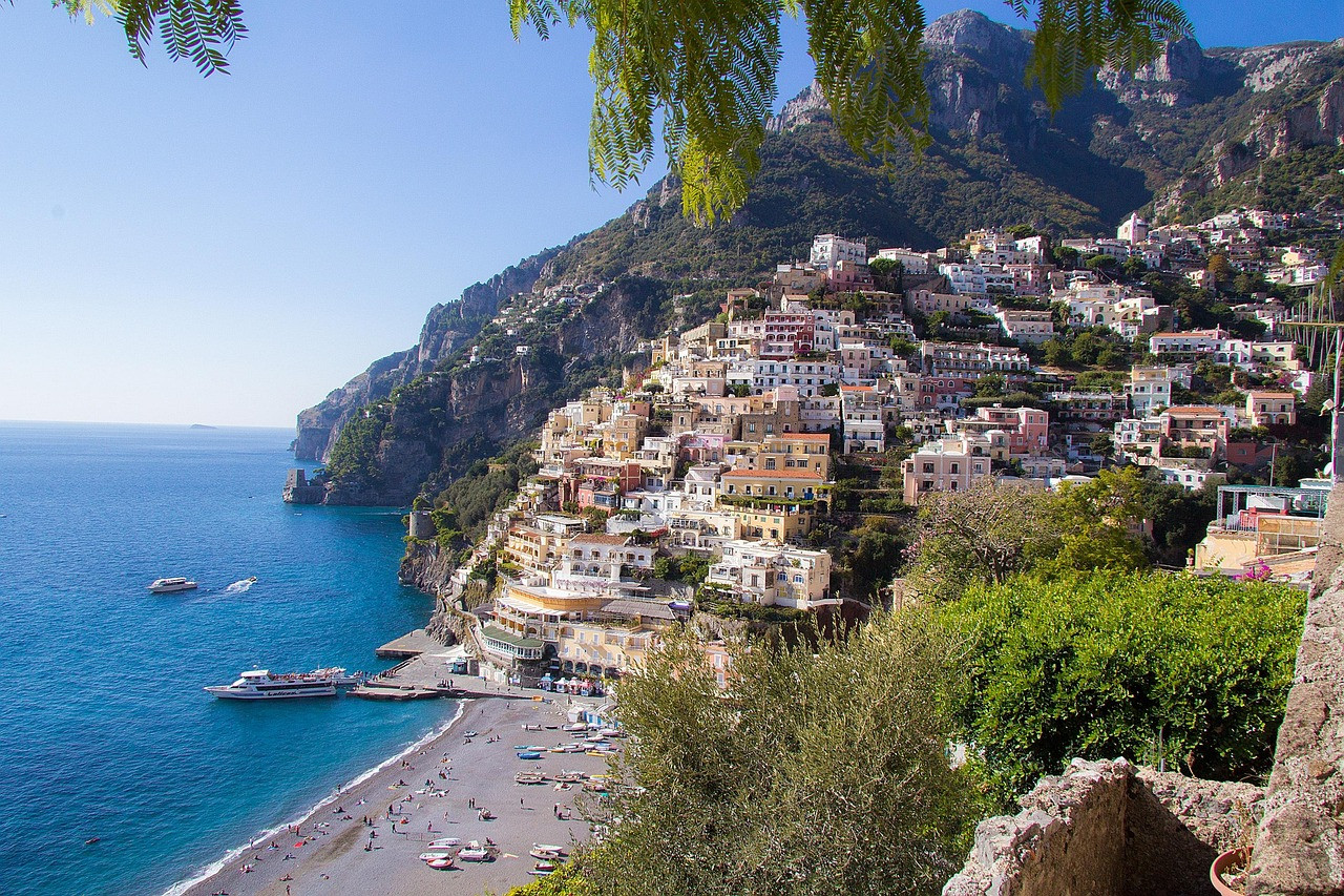 ✈️ Top Summer Vacation Destinations to Visit in 2025