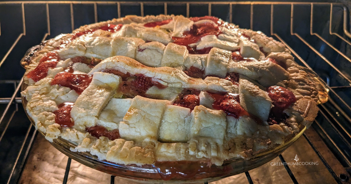 Summer Bliss in Every Bite: Strawberry Rhubarb Thyme Pie