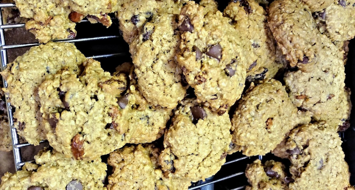 Einkorn Flour Chocolate Chip Wolfberry Oatmeal Cookies