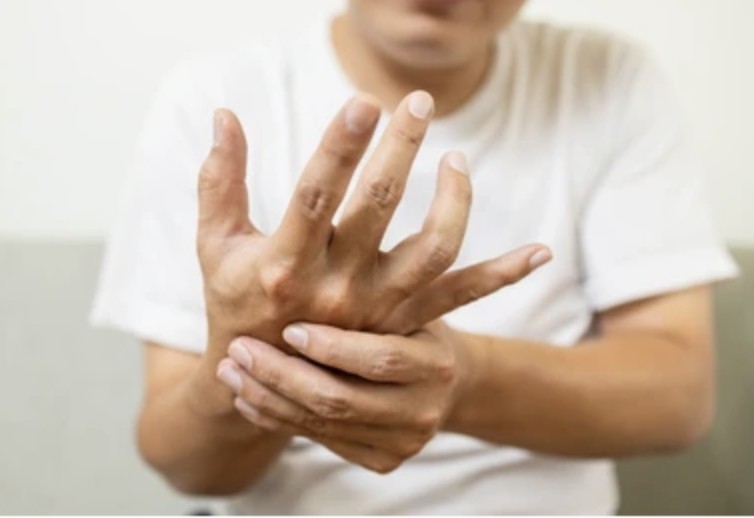 Easing Stiff Joints in the Hands with Young Living Essential Oils and Supplements