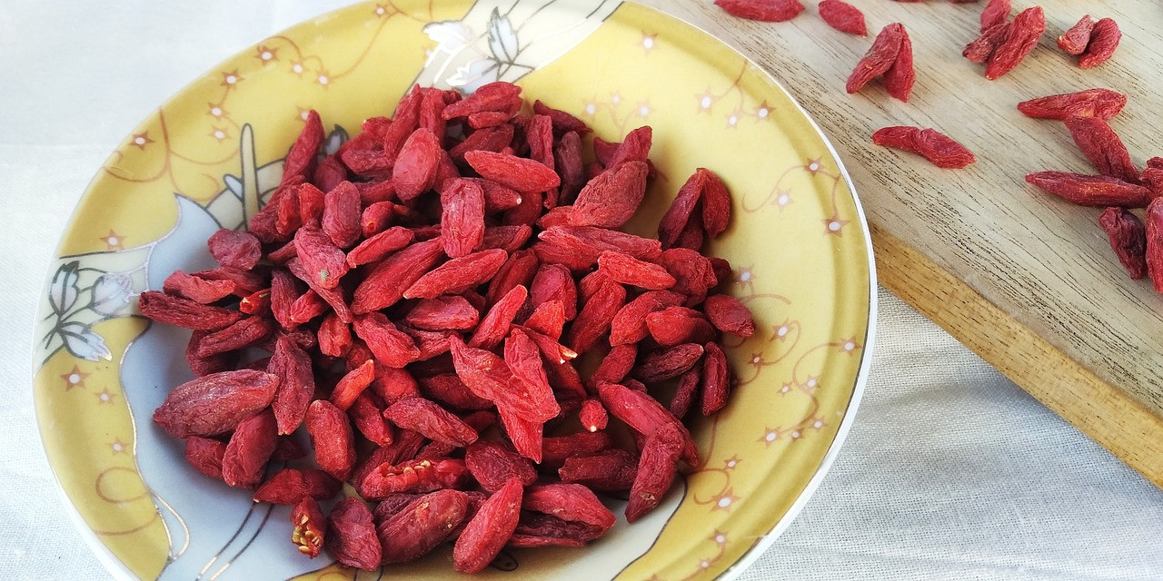 6 Ways Goji Berries Can Support Your Health